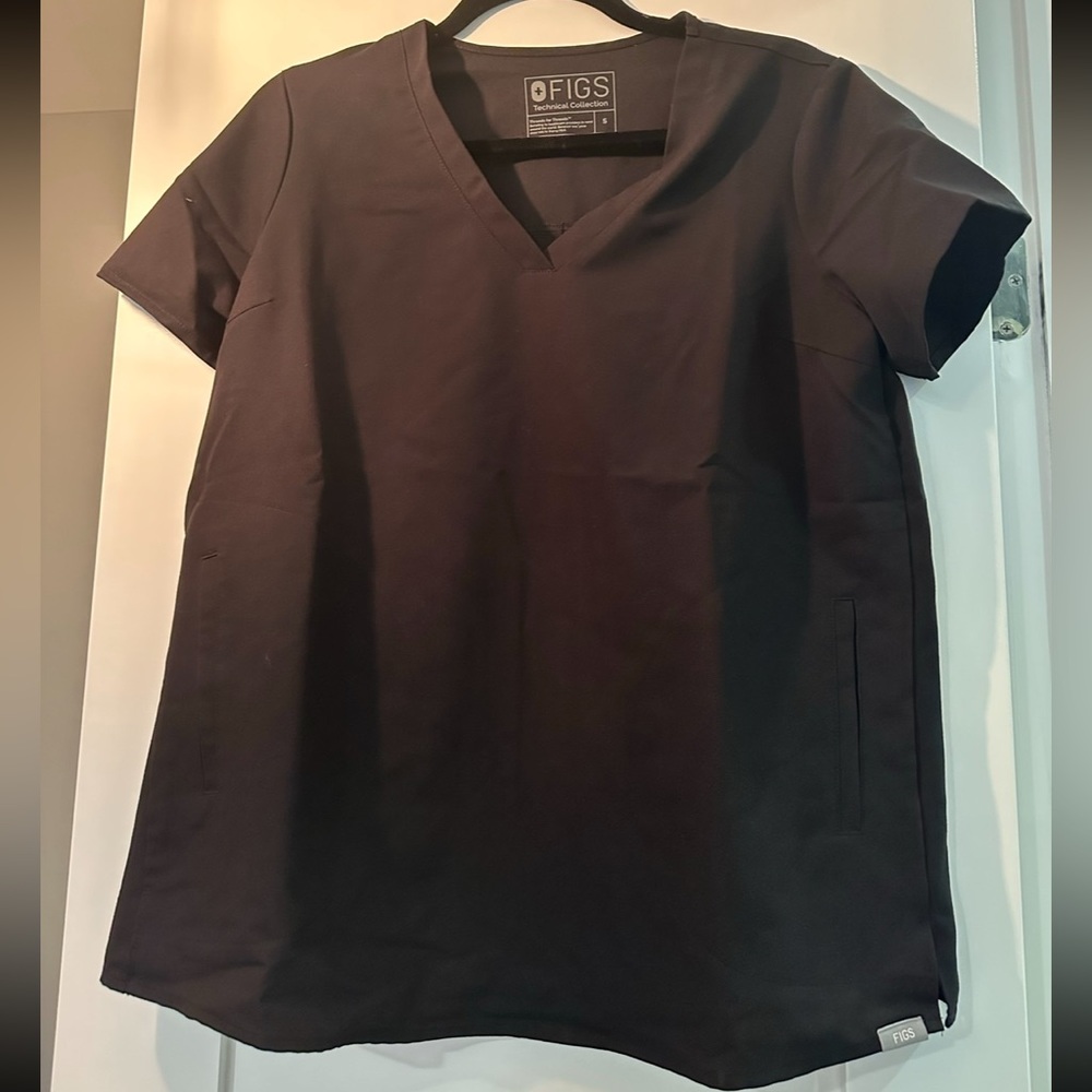 FIGS Women's Short Sleeve Black V-Neck Scrub Top. Size small - Maternity